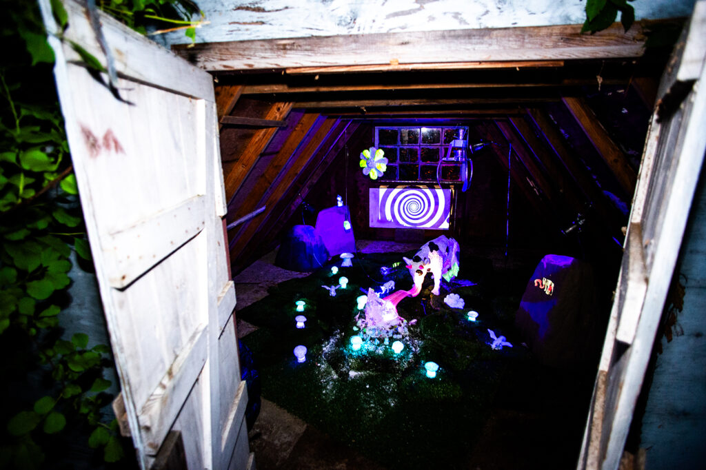 Lise Ellingsen, “Auðumbla” (2023), 3D printed polylactic acid, resin, paint, polymer clay, faux snow and grass, tree and video projections and screens, archaic claw machine led and black lights, 20 x 30 x 20 feet. Photo Credit: Chunbum Park